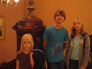 Hannah, Caleb, Rebecca in State Capitol 12/19